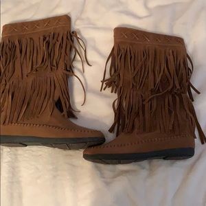 Fringe boots